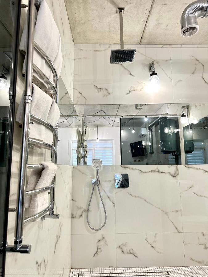 Designer Apartments In The City Center Rivne Ngoại thất bức ảnh