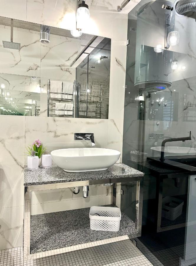 Designer Apartments In The City Center Rivne Ngoại thất bức ảnh