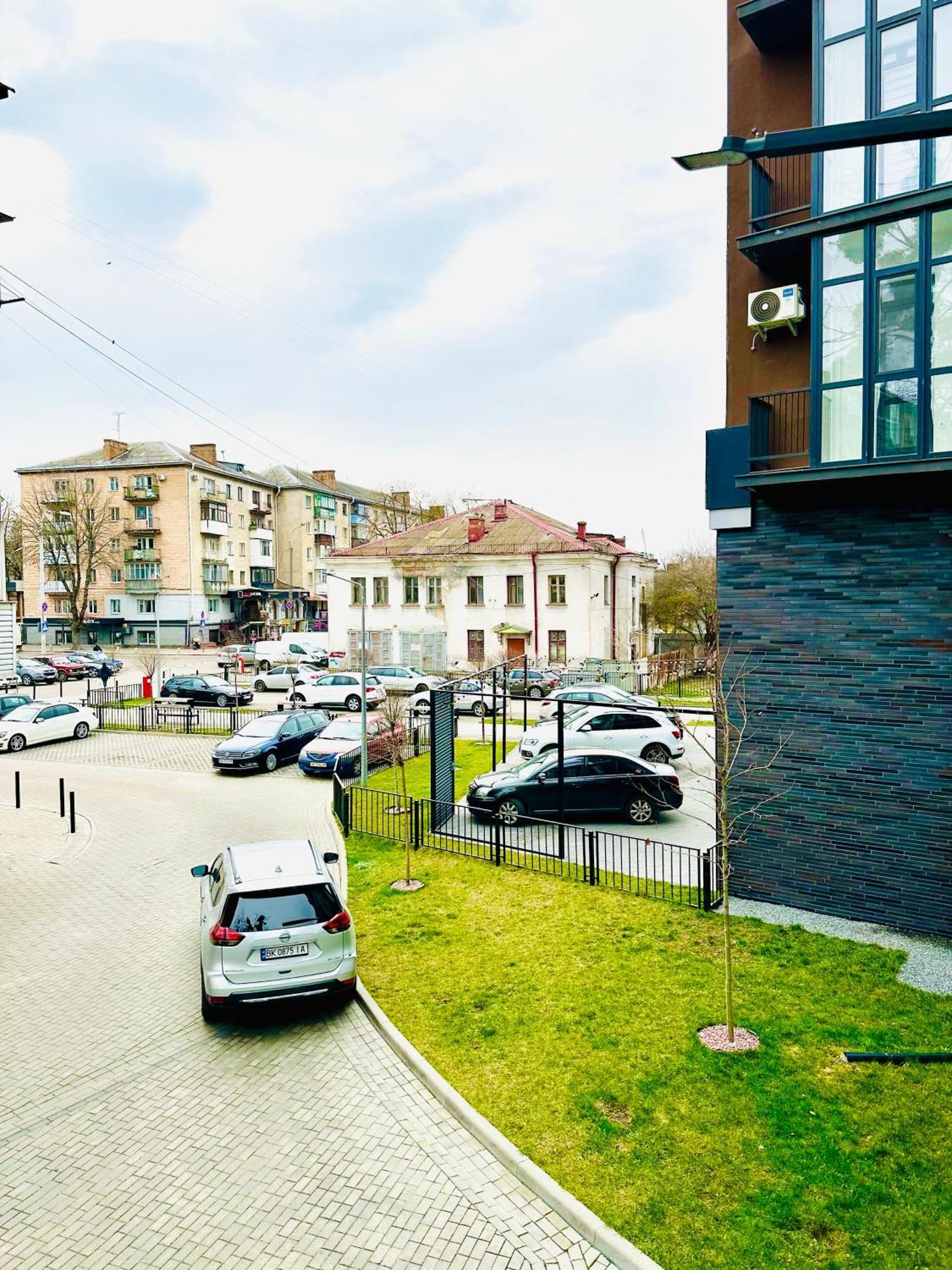 Designer Apartments In The City Center Rivne Ngoại thất bức ảnh